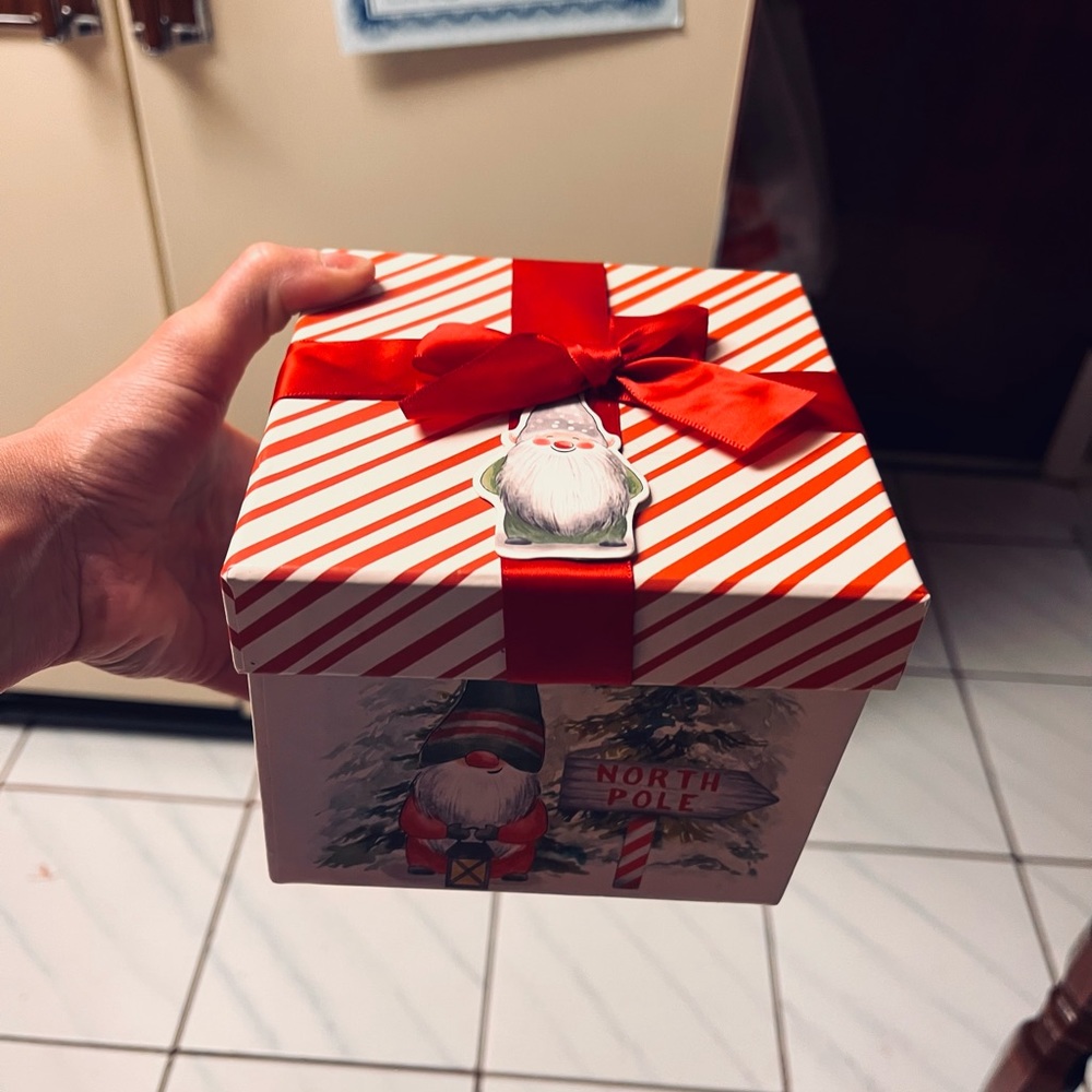 Random vintage Christmas ornament for different mismatch